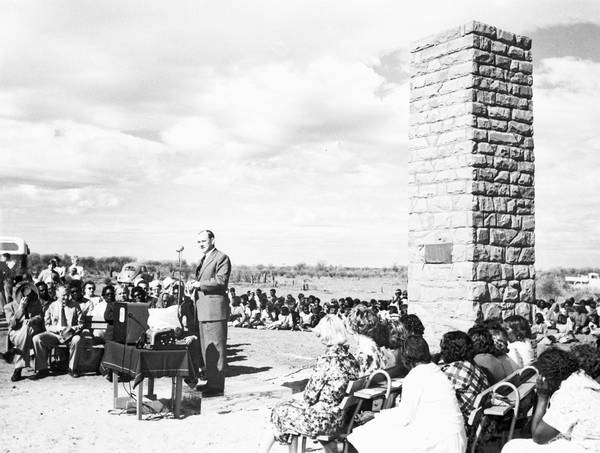 Paul Hasluck speaking at Hermannsburg, Northern Territory, 22 July 1962